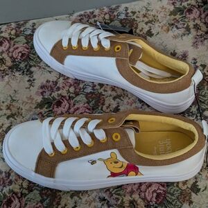 Disney Winnie the Pooh Unisex Sneakers - White and Brown Size 8